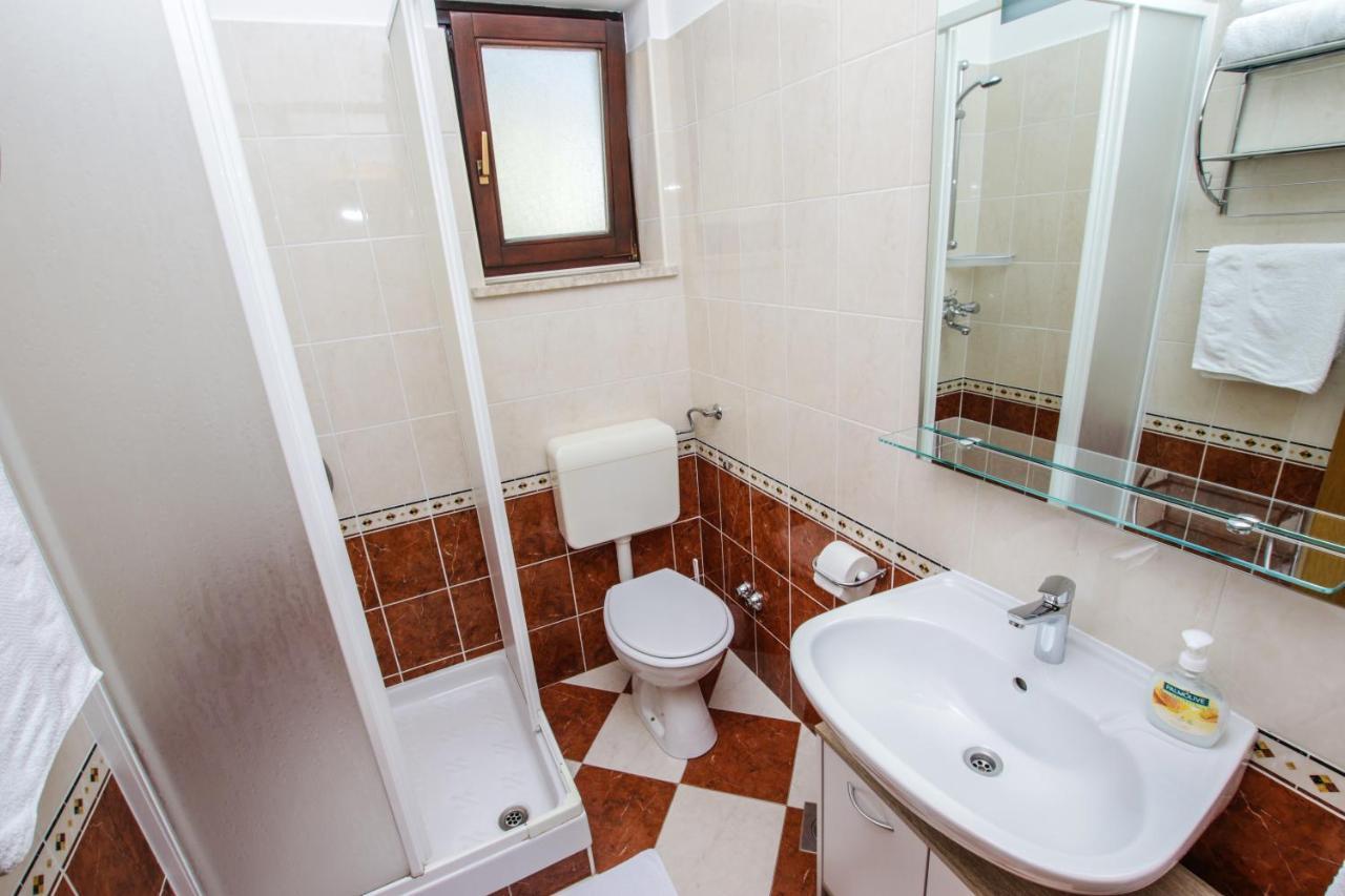 Apartments Cvitan 1. Floor 포레치 외부 사진