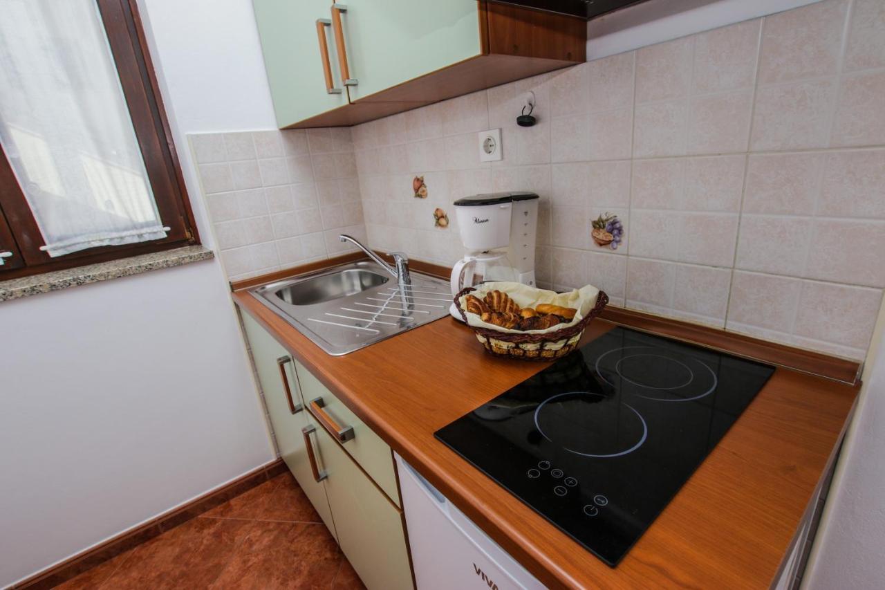 Apartments Cvitan 1. Floor 포레치 외부 사진